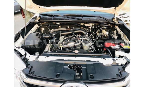 Acheter Import Voiture Toyota Hilux Blanc à Import - Dubai, Zambie Acheter Import Voiture Toyota Hilux Blanc à Import - Dubai, Zambie