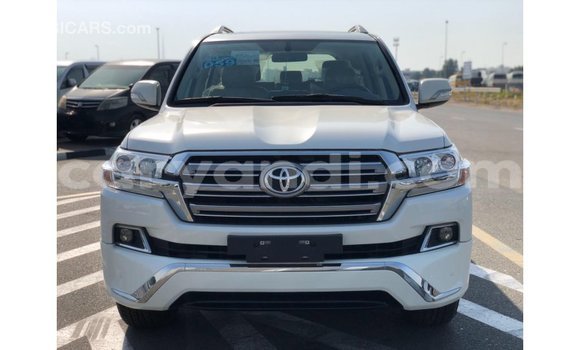 Nunua Imported Toyota Land Cruiser Nyeupe Gari ndani ya Import - Dubai nchini Zambia Nunua Imported Toyota Land Cruiser Nyeupe Gari ndani ya Import - Dubai nchini Zambia