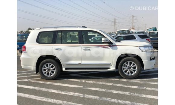 Nunua Imported Toyota Land Cruiser Nyeupe Gari ndani ya Import - Dubai nchini Zambia Nunua Imported Toyota Land Cruiser Nyeupe Gari ndani ya Import - Dubai nchini Zambia