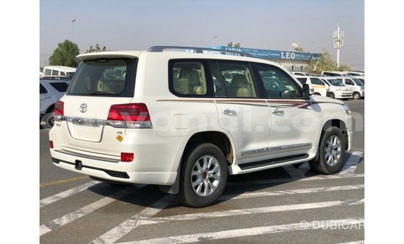Nunua Imported Toyota Land Cruiser Nyeupe Gari ndani ya Import - Dubai nchini Zambia Nunua Imported Toyota Land Cruiser Nyeupe Gari ndani ya Import - Dubai nchini Zambia