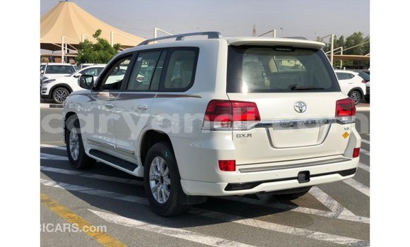 Nunua Imported Toyota Land Cruiser Nyeupe Gari ndani ya Import - Dubai nchini Zambia Nunua Imported Toyota Land Cruiser Nyeupe Gari ndani ya Import - Dubai nchini Zambia