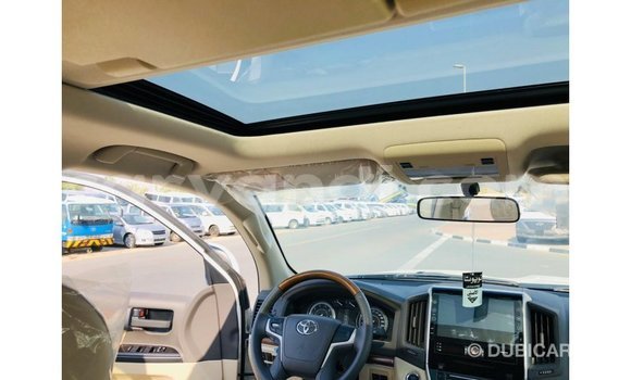 Nunua Imported Toyota Land Cruiser Nyeupe Gari ndani ya Import - Dubai nchini Zambia Nunua Imported Toyota Land Cruiser Nyeupe Gari ndani ya Import - Dubai nchini Zambia