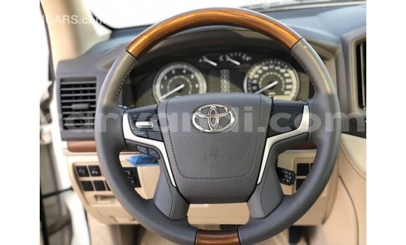 Nunua Imported Toyota Land Cruiser Nyeupe Gari ndani ya Import - Dubai nchini Zambia Nunua Imported Toyota Land Cruiser Nyeupe Gari ndani ya Import - Dubai nchini Zambia