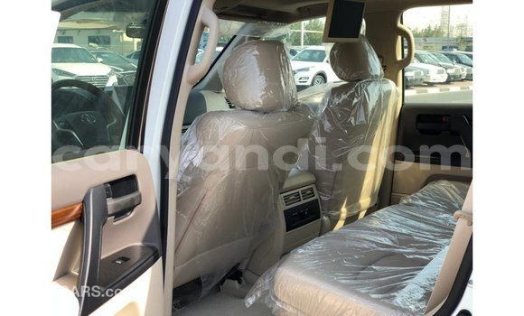 Nunua Imported Toyota Land Cruiser Nyeupe Gari ndani ya Import - Dubai nchini Zambia Nunua Imported Toyota Land Cruiser Nyeupe Gari ndani ya Import - Dubai nchini Zambia