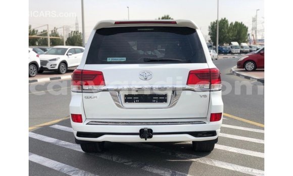 Nunua Imported Toyota Land Cruiser Nyeupe Gari ndani ya Import - Dubai nchini Zambia Nunua Imported Toyota Land Cruiser Nyeupe Gari ndani ya Import - Dubai nchini Zambia