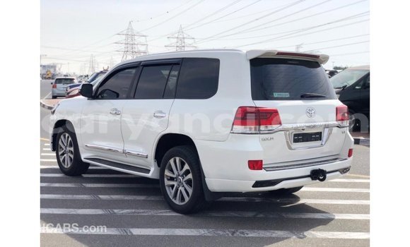 Nunua Imported Toyota Land Cruiser Nyeupe Gari ndani ya Import - Dubai nchini Zambia Nunua Imported Toyota Land Cruiser Nyeupe Gari ndani ya Import - Dubai nchini Zambia