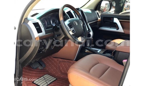 Nunua Imported Toyota Land Cruiser Nyeupe Gari ndani ya Import - Dubai nchini Zambia Nunua Imported Toyota Land Cruiser Nyeupe Gari ndani ya Import - Dubai nchini Zambia