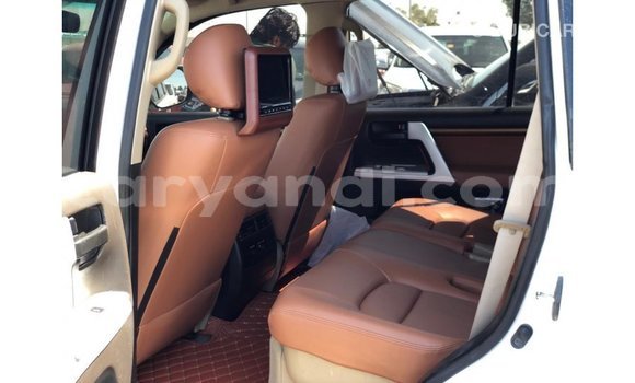 Nunua Imported Toyota Land Cruiser Nyeupe Gari ndani ya Import - Dubai nchini Zambia Nunua Imported Toyota Land Cruiser Nyeupe Gari ndani ya Import - Dubai nchini Zambia