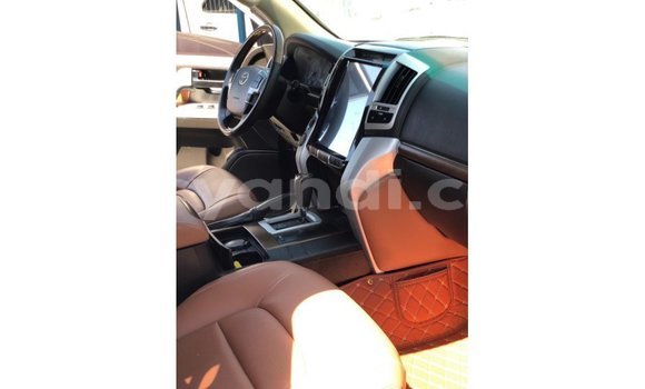 Nunua Imported Toyota Land Cruiser Nyeupe Gari ndani ya Import - Dubai nchini Zambia Nunua Imported Toyota Land Cruiser Nyeupe Gari ndani ya Import - Dubai nchini Zambia