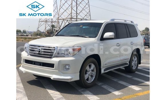 Nunua Imported Toyota Land Cruiser Nyeupe Gari ndani ya Import - Dubai nchini Zambia