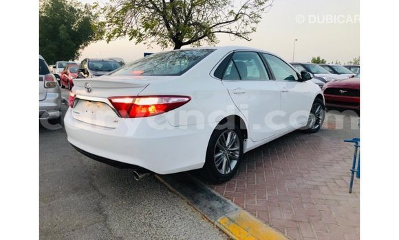 Acheter Import Voiture Toyota Camry Blanc à Import - Dubai, Zambie Acheter Import Voiture Toyota Camry Blanc à Import - Dubai, Zambie