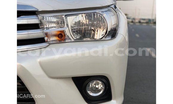 Nunua Imported Toyota Hilux Nyeupe Gari ndani ya Import - Dubai nchini Zambia Nunua Imported Toyota Hilux Nyeupe Gari ndani ya Import - Dubai nchini Zambia