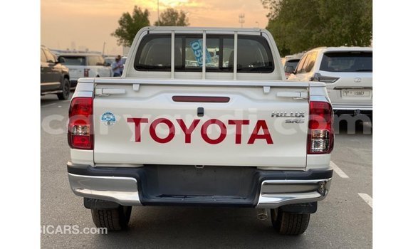 Nunua Imported Toyota Hilux Nyeupe Gari ndani ya Import - Dubai nchini Zambia Nunua Imported Toyota Hilux Nyeupe Gari ndani ya Import - Dubai nchini Zambia