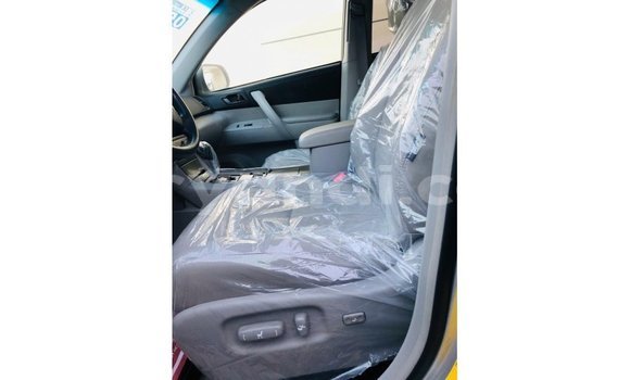 Tenga Imported Toyota Highlander Zvimwe Mota in Import - Dubai in Zambia Tenga Imported Toyota Highlander Zvimwe Mota in Import - Dubai in Zambia