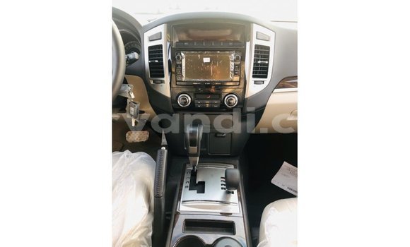 Nunua Imported Mitsubishi Pajero Nyeusi Gari ndani ya Import - Dubai nchini Zambia Nunua Imported Mitsubishi Pajero Nyeusi Gari ndani ya Import - Dubai nchini Zambia