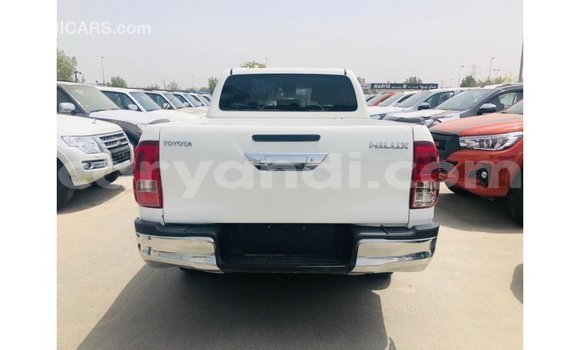 Nunua Imported Toyota Hilux Nyeupe Gari ndani ya Import - Dubai nchini Zambia Nunua Imported Toyota Hilux Nyeupe Gari ndani ya Import - Dubai nchini Zambia