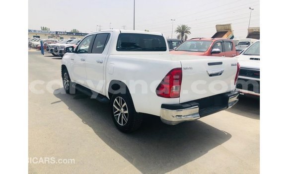 Nunua Imported Toyota Hilux Nyeupe Gari ndani ya Import - Dubai nchini Zambia Nunua Imported Toyota Hilux Nyeupe Gari ndani ya Import - Dubai nchini Zambia
