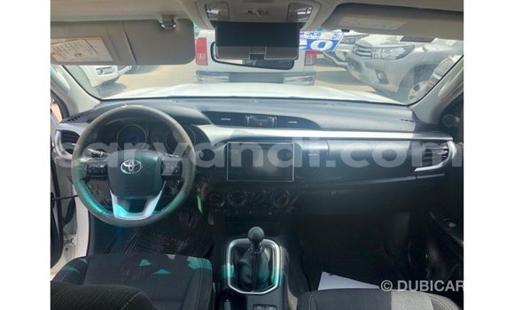 Nunua Imported Toyota Hilux Nyeupe Gari ndani ya Import - Dubai nchini Zambia Nunua Imported Toyota Hilux Nyeupe Gari ndani ya Import - Dubai nchini Zambia