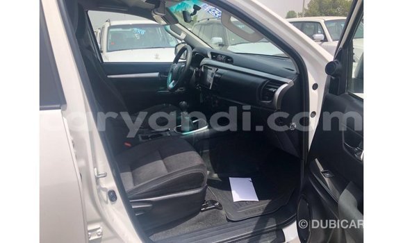 Nunua Imported Toyota Hilux Nyeupe Gari ndani ya Import - Dubai nchini Zambia Nunua Imported Toyota Hilux Nyeupe Gari ndani ya Import - Dubai nchini Zambia