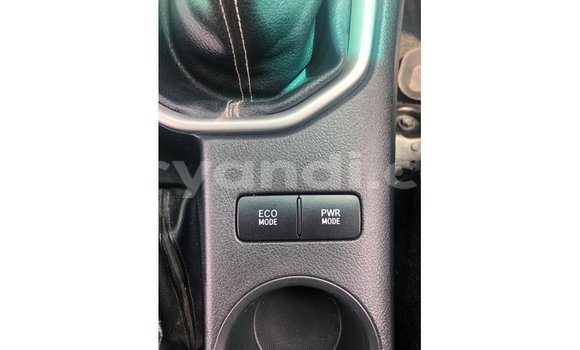 Nunua Imported Toyota Hilux Nyeupe Gari ndani ya Import - Dubai nchini Zambia Nunua Imported Toyota Hilux Nyeupe Gari ndani ya Import - Dubai nchini Zambia