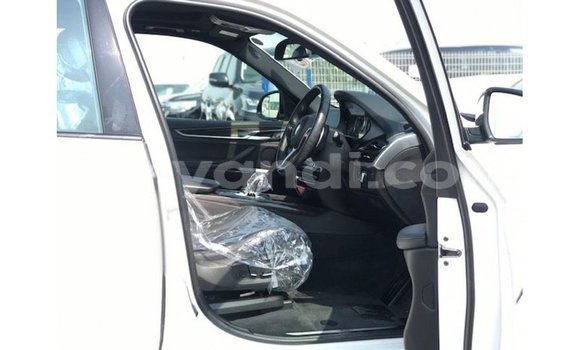 Nunua Imported BMW X5 Nyeupe Gari ndani ya Import - Dubai nchini Zambia Nunua Imported BMW X5 Nyeupe Gari ndani ya Import - Dubai nchini Zambia