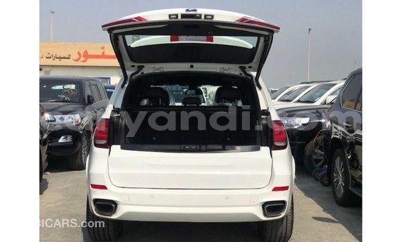 Nunua Imported BMW X5 Nyeupe Gari ndani ya Import - Dubai nchini Zambia Nunua Imported BMW X5 Nyeupe Gari ndani ya Import - Dubai nchini Zambia