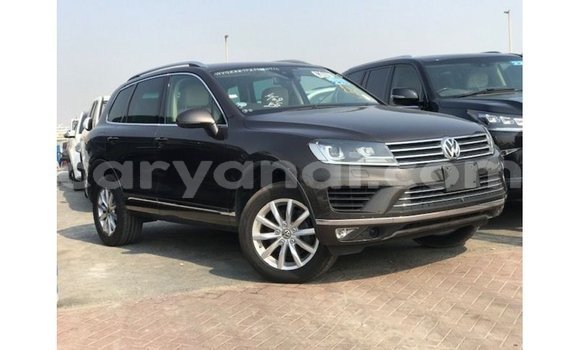 Nunua Imported Volkswagen Touareg Brown Gari ndani ya Import - Dubai nchini Zambia