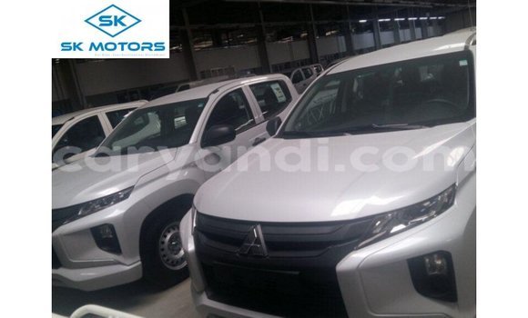Buy Import Mitsubishi L200 White Car in Import - Dubai in Zambia
