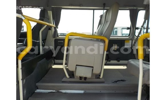 Acheter Import Voiture Toyota Hiace Blanc à Import - Dubai, Zambie Acheter Import Voiture Toyota Hiace Blanc à Import - Dubai, Zambie