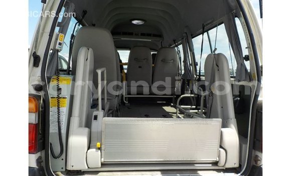 Acheter Import Voiture Toyota Hiace Blanc à Import - Dubai, Zambie Acheter Import Voiture Toyota Hiace Blanc à Import - Dubai, Zambie