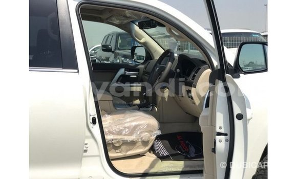 Buy Import Toyota Land Cruiser White Car in Import - Dubai in Zambia Buy Import Toyota Land Cruiser White Car in Import - Dubai in Zambia