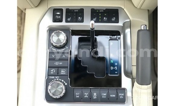 Tenga Imported Toyota Land Cruiser Chena Mota in Import - Dubai in Zambia Tenga Imported Toyota Land Cruiser Chena Mota in Import - Dubai in Zambia