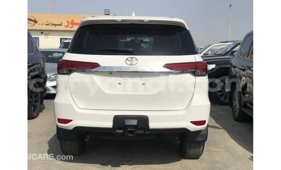 Nunua Imported Toyota Fortuner Nyeupe Gari ndani ya Import - Dubai nchini Zambia Nunua Imported Toyota Fortuner Nyeupe Gari ndani ya Import - Dubai nchini Zambia
