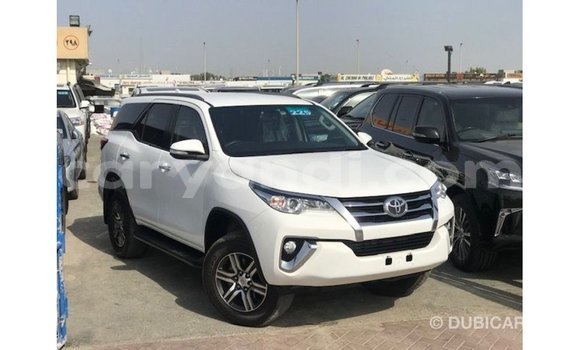 Nunua Imported Toyota Fortuner Nyeupe Gari ndani ya Import - Dubai nchini Zambia Nunua Imported Toyota Fortuner Nyeupe Gari ndani ya Import - Dubai nchini Zambia