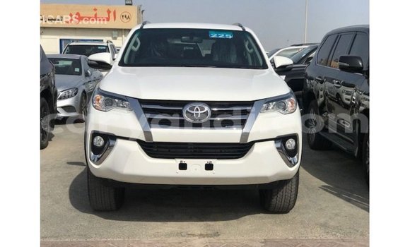 Nunua Imported Toyota Fortuner Nyeupe Gari ndani ya Import - Dubai nchini Zambia Nunua Imported Toyota Fortuner Nyeupe Gari ndani ya Import - Dubai nchini Zambia