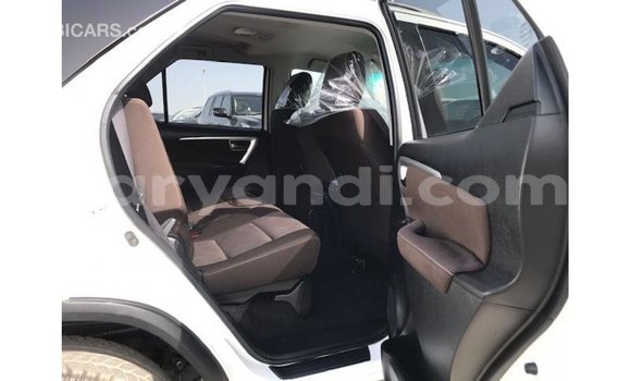 Nunua Imported Toyota Fortuner Nyeupe Gari ndani ya Import - Dubai nchini Zambia Nunua Imported Toyota Fortuner Nyeupe Gari ndani ya Import - Dubai nchini Zambia