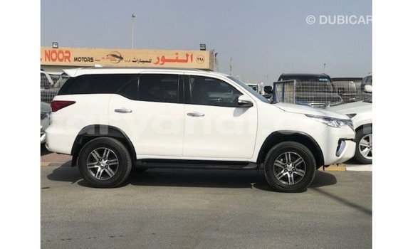 Nunua Imported Toyota Fortuner Nyeupe Gari ndani ya Import - Dubai nchini Zambia Nunua Imported Toyota Fortuner Nyeupe Gari ndani ya Import - Dubai nchini Zambia