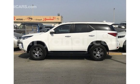 Nunua Imported Toyota Fortuner Nyeupe Gari ndani ya Import - Dubai nchini Zambia Nunua Imported Toyota Fortuner Nyeupe Gari ndani ya Import - Dubai nchini Zambia