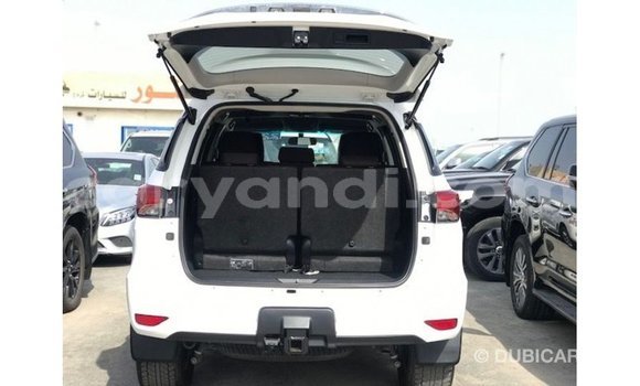 Nunua Imported Toyota Fortuner Nyeupe Gari ndani ya Import - Dubai nchini Zambia Nunua Imported Toyota Fortuner Nyeupe Gari ndani ya Import - Dubai nchini Zambia