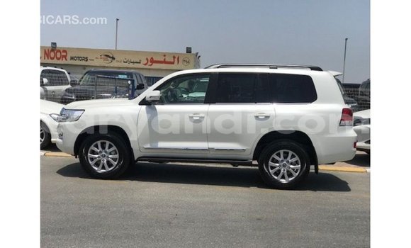 Buy Import Toyota Land Cruiser White Car in Import - Dubai in Zambia Buy Import Toyota Land Cruiser White Car in Import - Dubai in Zambia