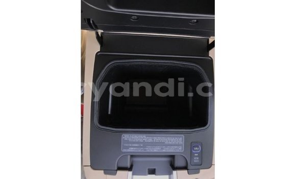 Tenga Imported Toyota Land Cruiser Nhema Mota in Import - Dubai in Zambia Tenga Imported Toyota Land Cruiser Nhema Mota in Import - Dubai in Zambia