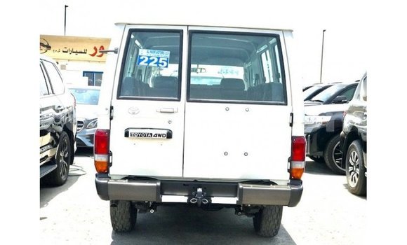 Acheter Import Voiture Toyota Land Cruiser Blanc à Import - Dubai, Zambie Acheter Import Voiture Toyota Land Cruiser Blanc à Import - Dubai, Zambie