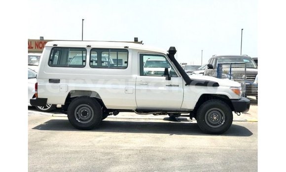 Acheter Import Voiture Toyota Land Cruiser Blanc à Import - Dubai, Zambie Acheter Import Voiture Toyota Land Cruiser Blanc à Import - Dubai, Zambie