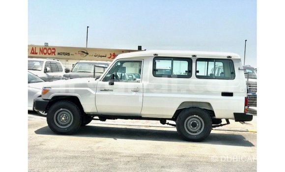 Acheter Import Voiture Toyota Land Cruiser Blanc à Import - Dubai, Zambie Acheter Import Voiture Toyota Land Cruiser Blanc à Import - Dubai, Zambie
