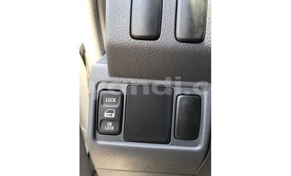 Acheter Import Voiture Toyota Land Cruiser Blanc à Import - Dubai, Zambie Acheter Import Voiture Toyota Land Cruiser Blanc à Import - Dubai, Zambie