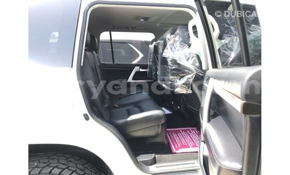 Nunua Imported Toyota Land Cruiser Nyeupe Gari ndani ya Import - Dubai nchini Zambia Nunua Imported Toyota Land Cruiser Nyeupe Gari ndani ya Import - Dubai nchini Zambia