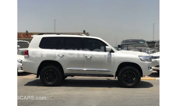 Nunua Imported Toyota Land Cruiser Nyeupe Gari ndani ya Import - Dubai nchini Zambia Nunua Imported Toyota Land Cruiser Nyeupe Gari ndani ya Import - Dubai nchini Zambia