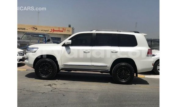 Nunua Imported Toyota Land Cruiser Nyeupe Gari ndani ya Import - Dubai nchini Zambia Nunua Imported Toyota Land Cruiser Nyeupe Gari ndani ya Import - Dubai nchini Zambia