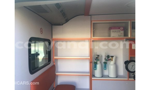 Acheter Import Voiture Toyota Hiace Blanc à Import - Dubai, Zambie Acheter Import Voiture Toyota Hiace Blanc à Import - Dubai, Zambie