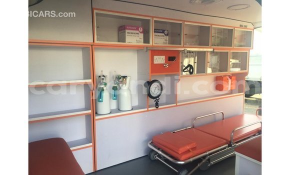 Acheter Import Voiture Toyota Hiace Blanc à Import - Dubai, Zambie Acheter Import Voiture Toyota Hiace Blanc à Import - Dubai, Zambie